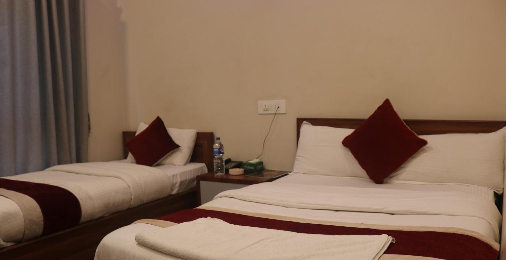 Hotel Tiktok Kathmandu Bagian luar foto