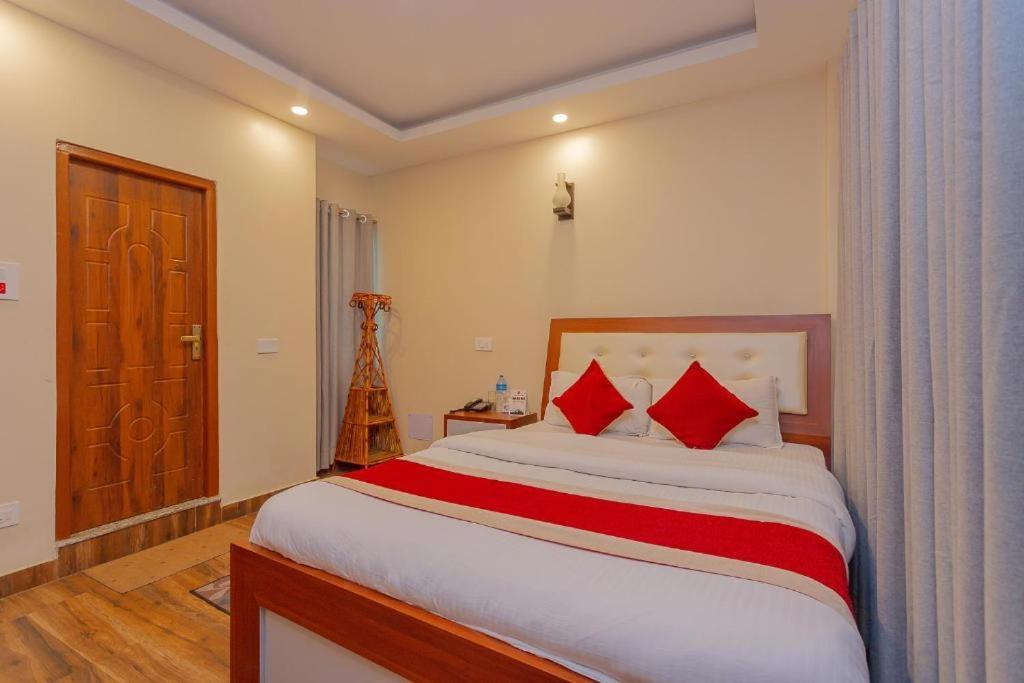 Hotel Tiktok Kathmandu Bagian luar foto
