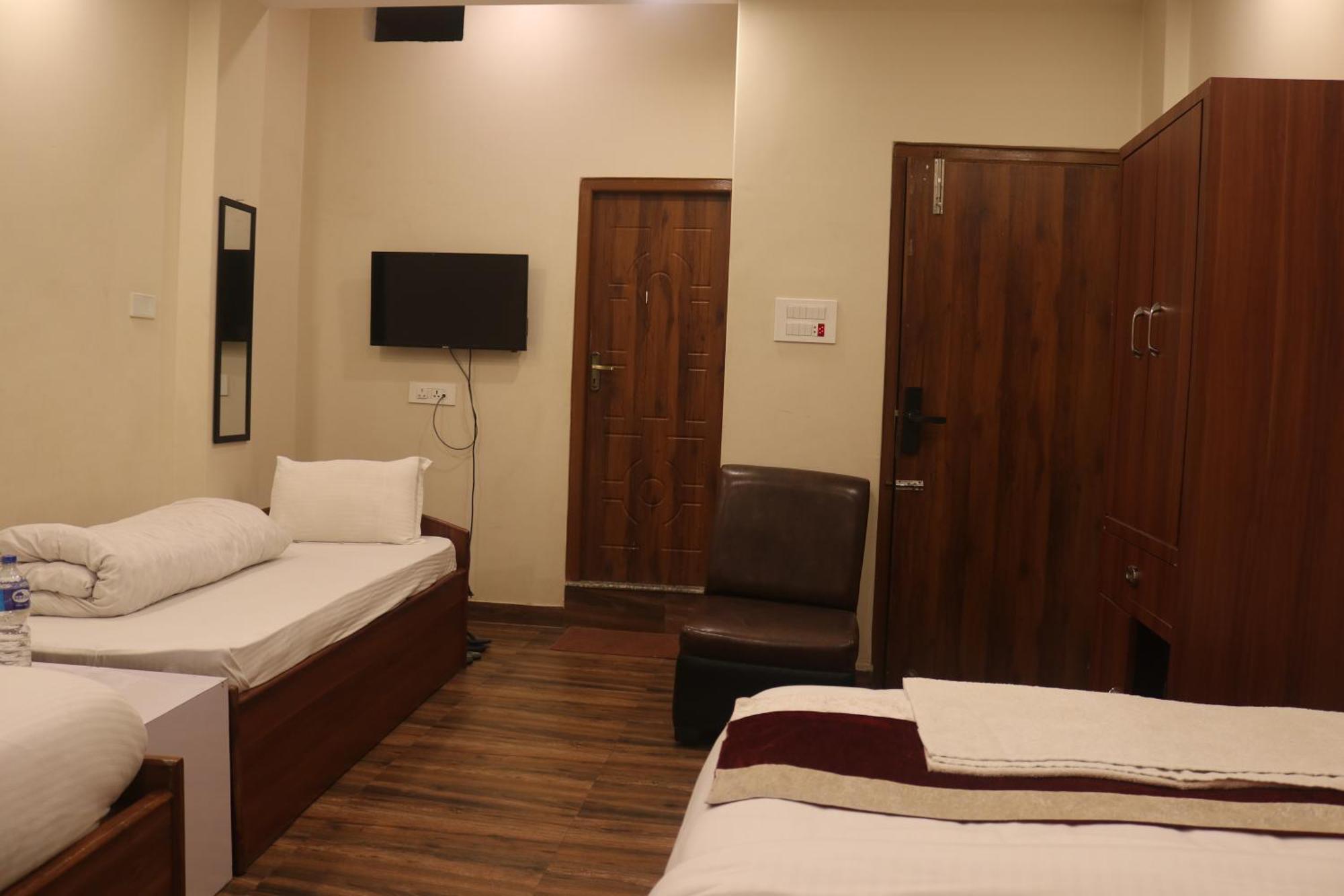 Hotel Tiktok Kathmandu Bagian luar foto