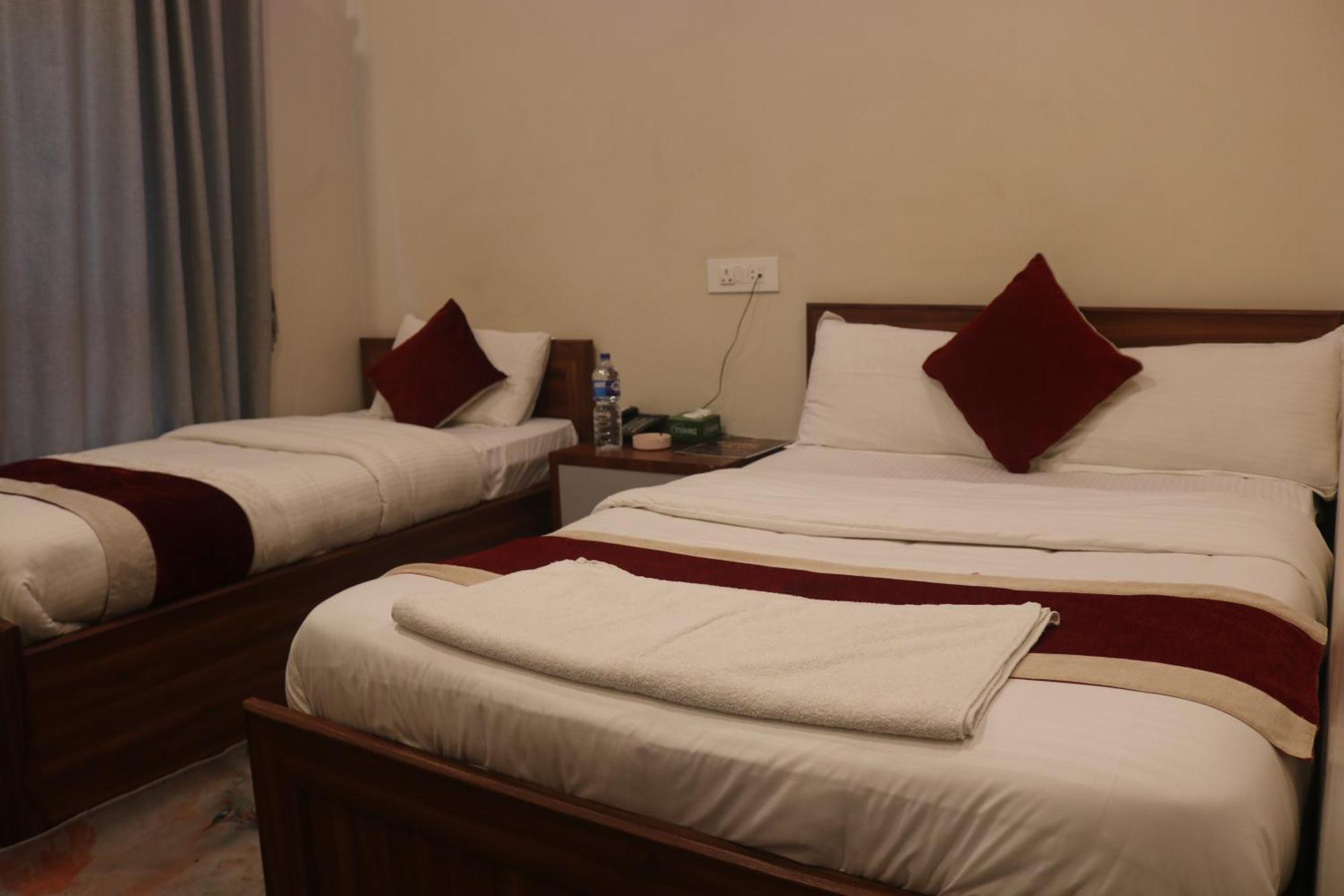 Hotel Tiktok Kathmandu Bagian luar foto