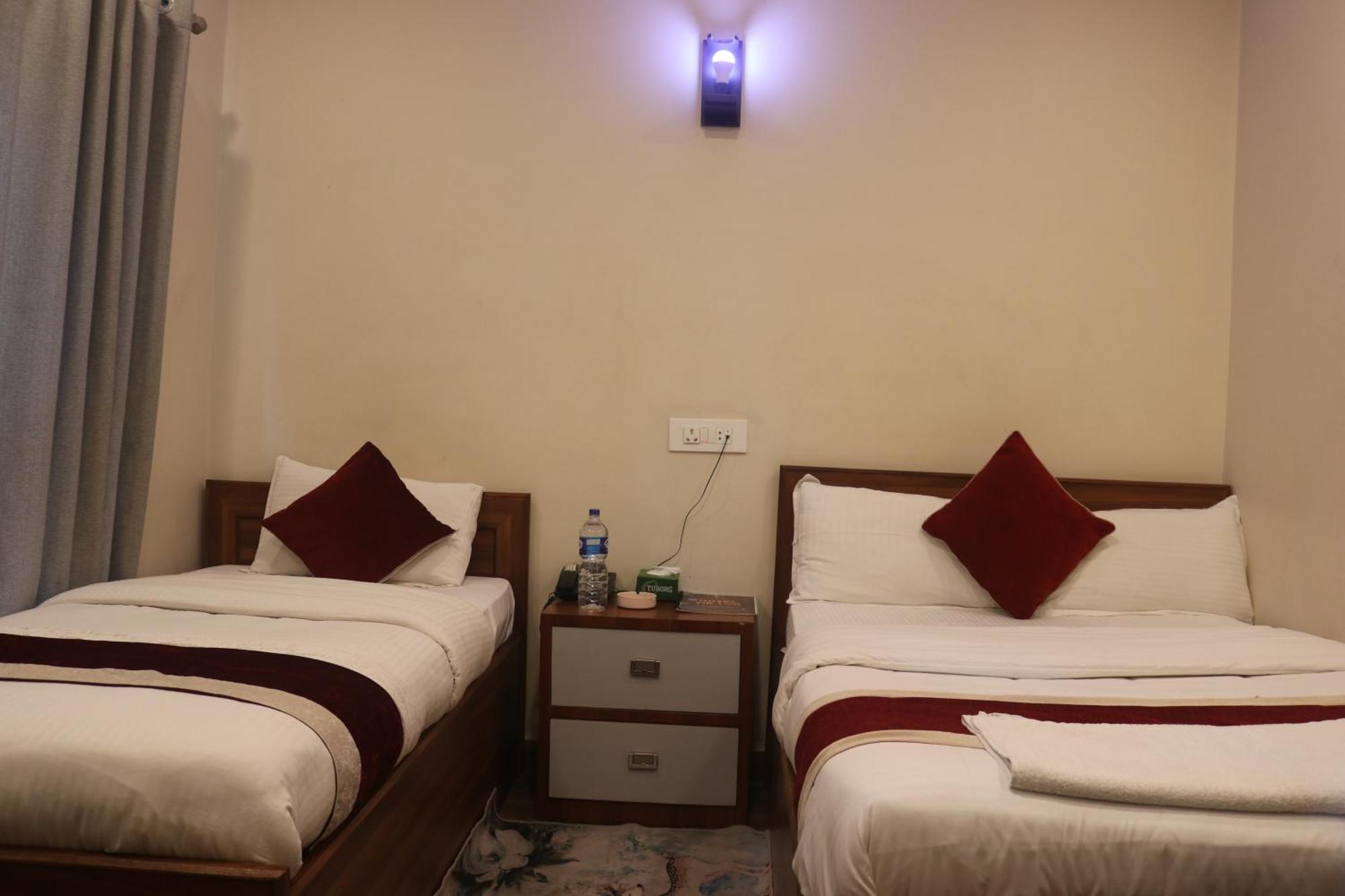Hotel Tiktok Kathmandu Bagian luar foto